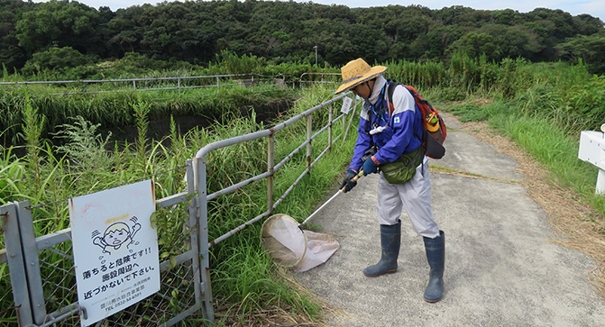 環境を調査し、見守る動植物のスペシャリストたち。